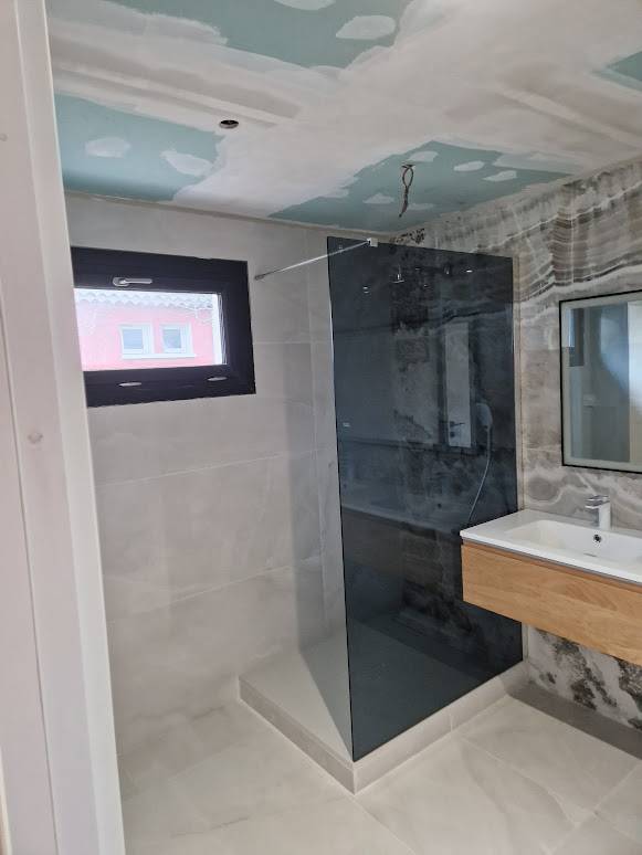 Rénovation complète de salle de bain avec douche à l’italienne à Marseille 13010