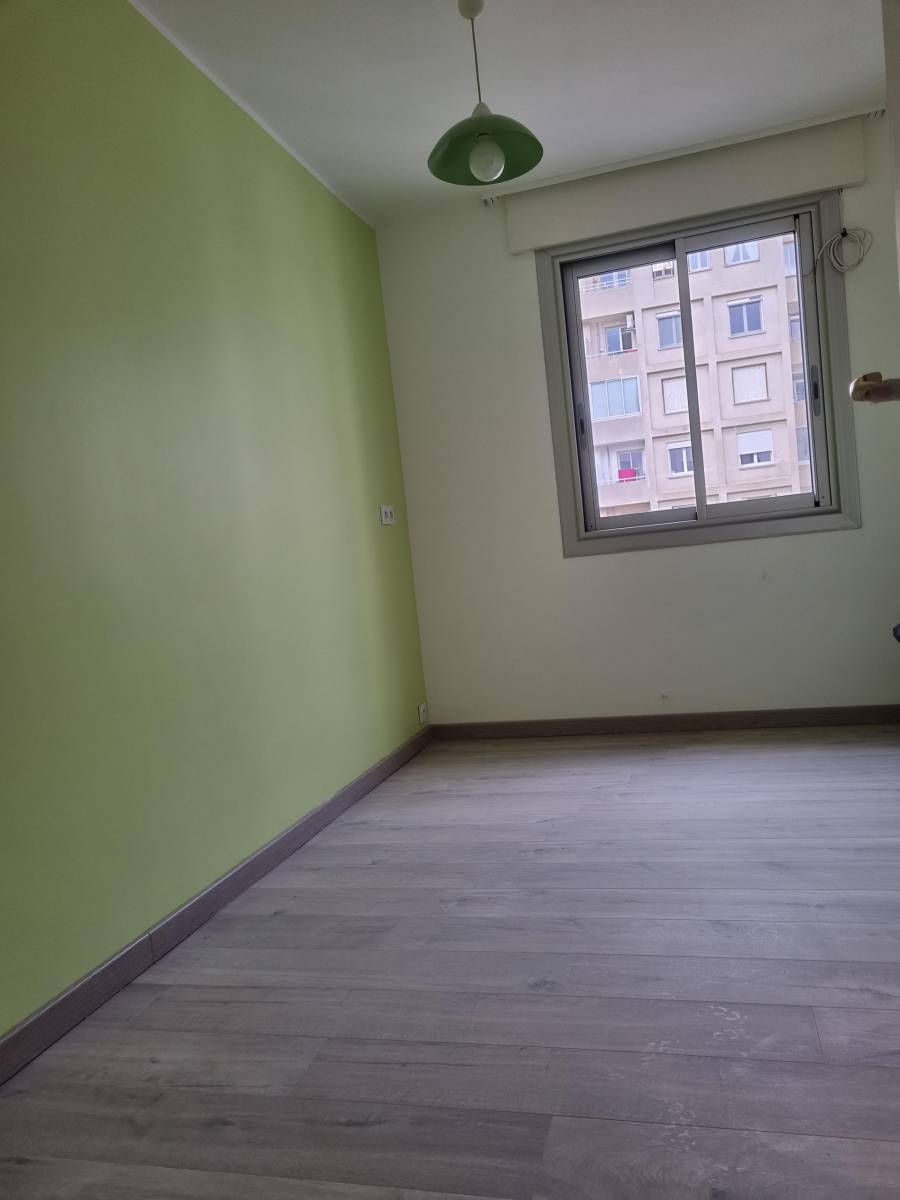 Mise en peinture des murs et plafond au choix du client dans un appartement à Marseille