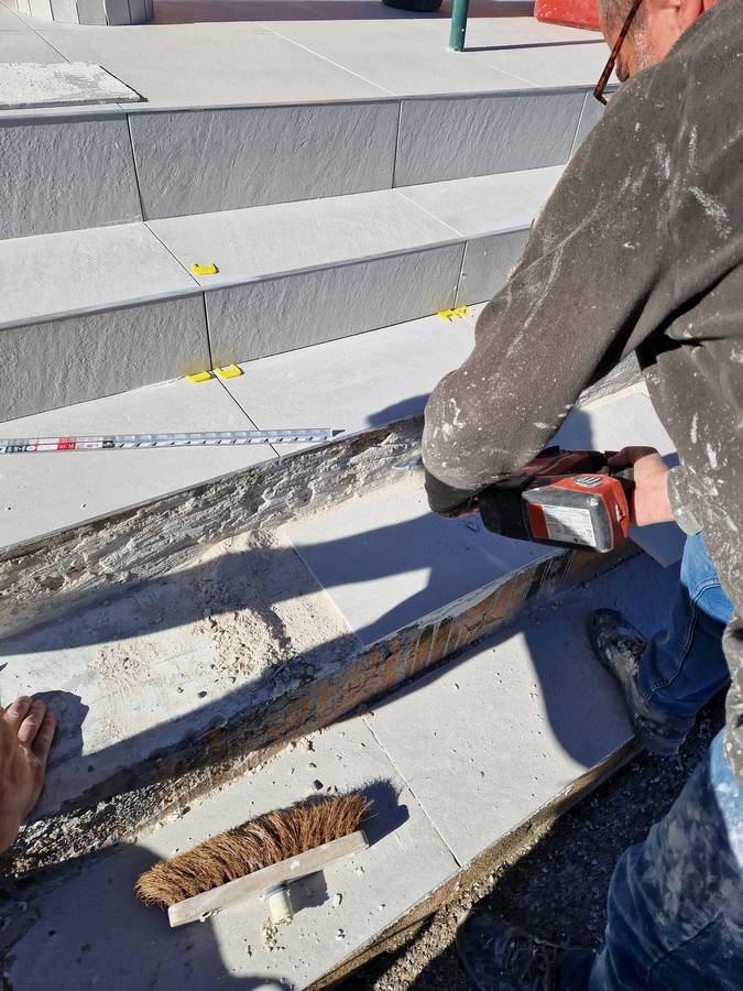 Carrelage marche de la salle des mariages de la Mairie de Cuges les Pins