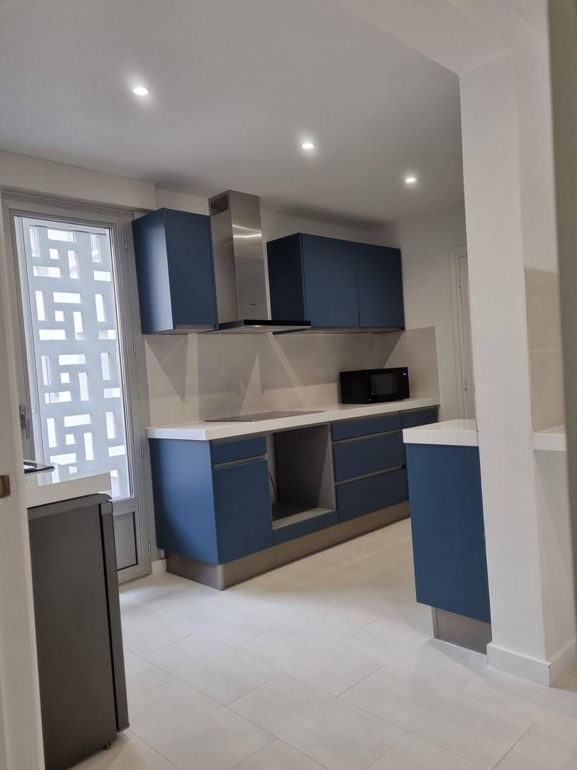 Pose de carrelage au sol et Rénovation de cuisine avec pose de carrelage d'un appartement à Marseille 13006