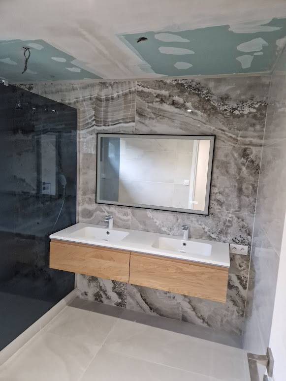 Rénovation complète de salle de bain avec douche à l’italienne à Marseille 13010