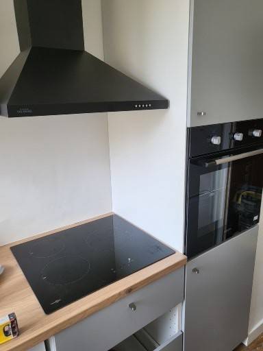 Pose cuisine complète avec électroménagers dans un appartement à Marseille pour de la location